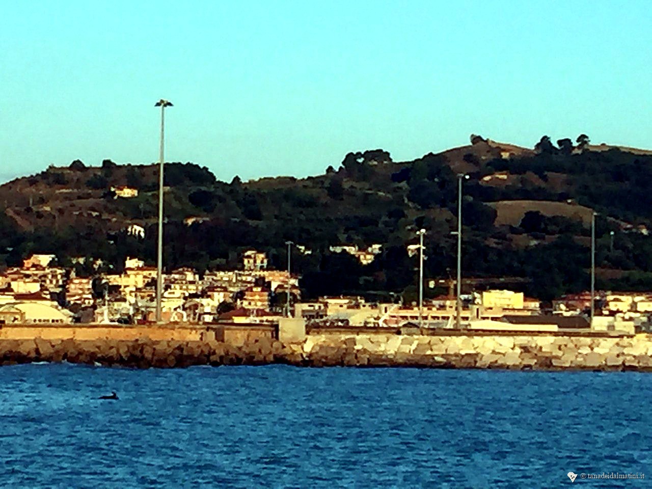 Nuvole grigio-blu sul lungomare di San Benedetto del Tronto