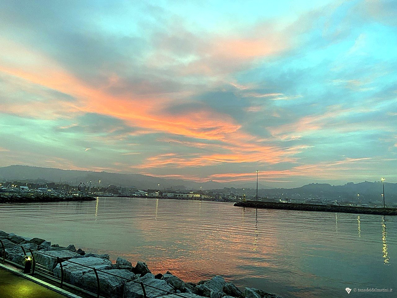 Cielo coperto con squarci di luce, San Benedetto del Tronto