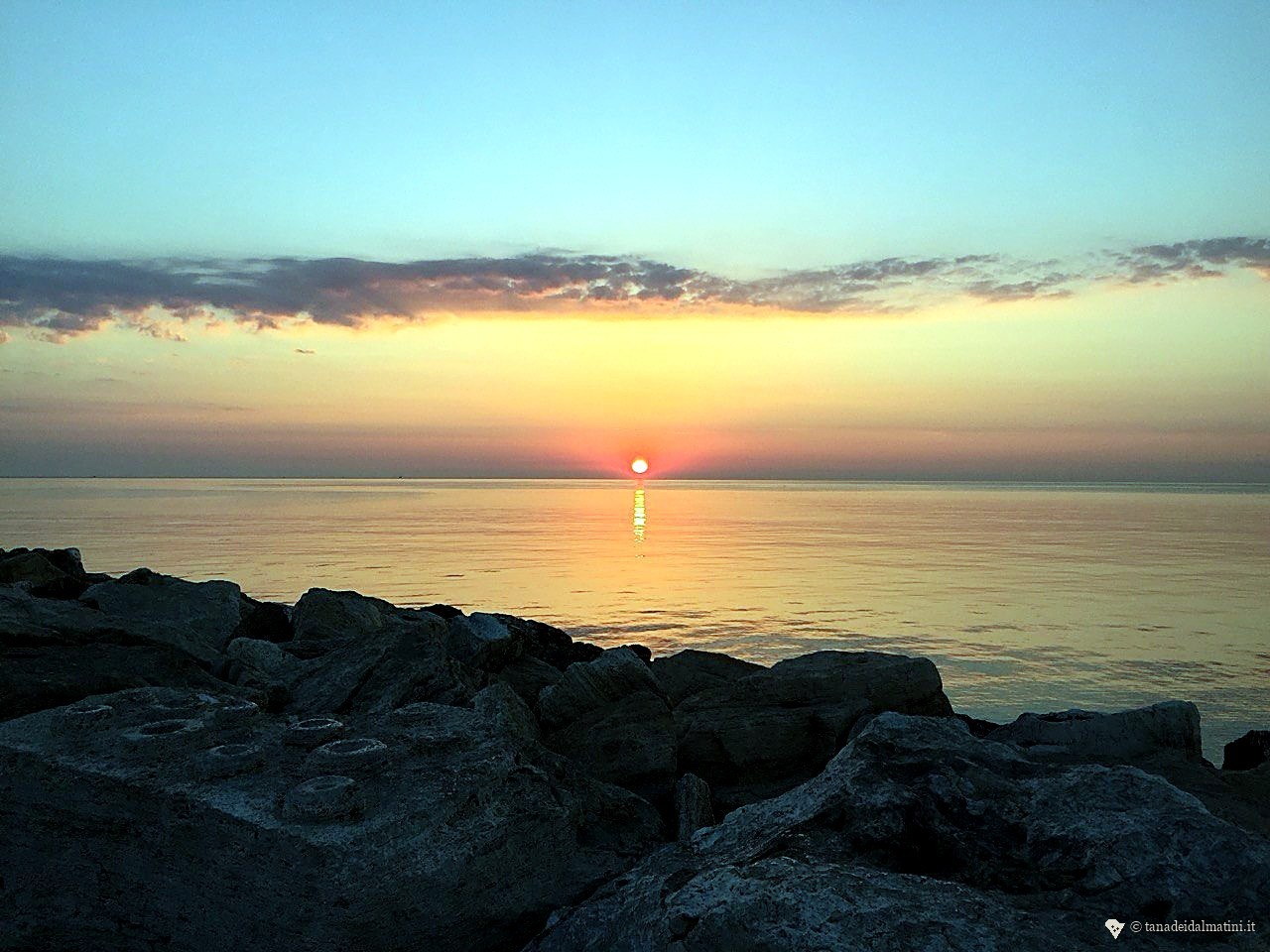 Sole all'orizzonte sul mare di San Benedetto del Tronto