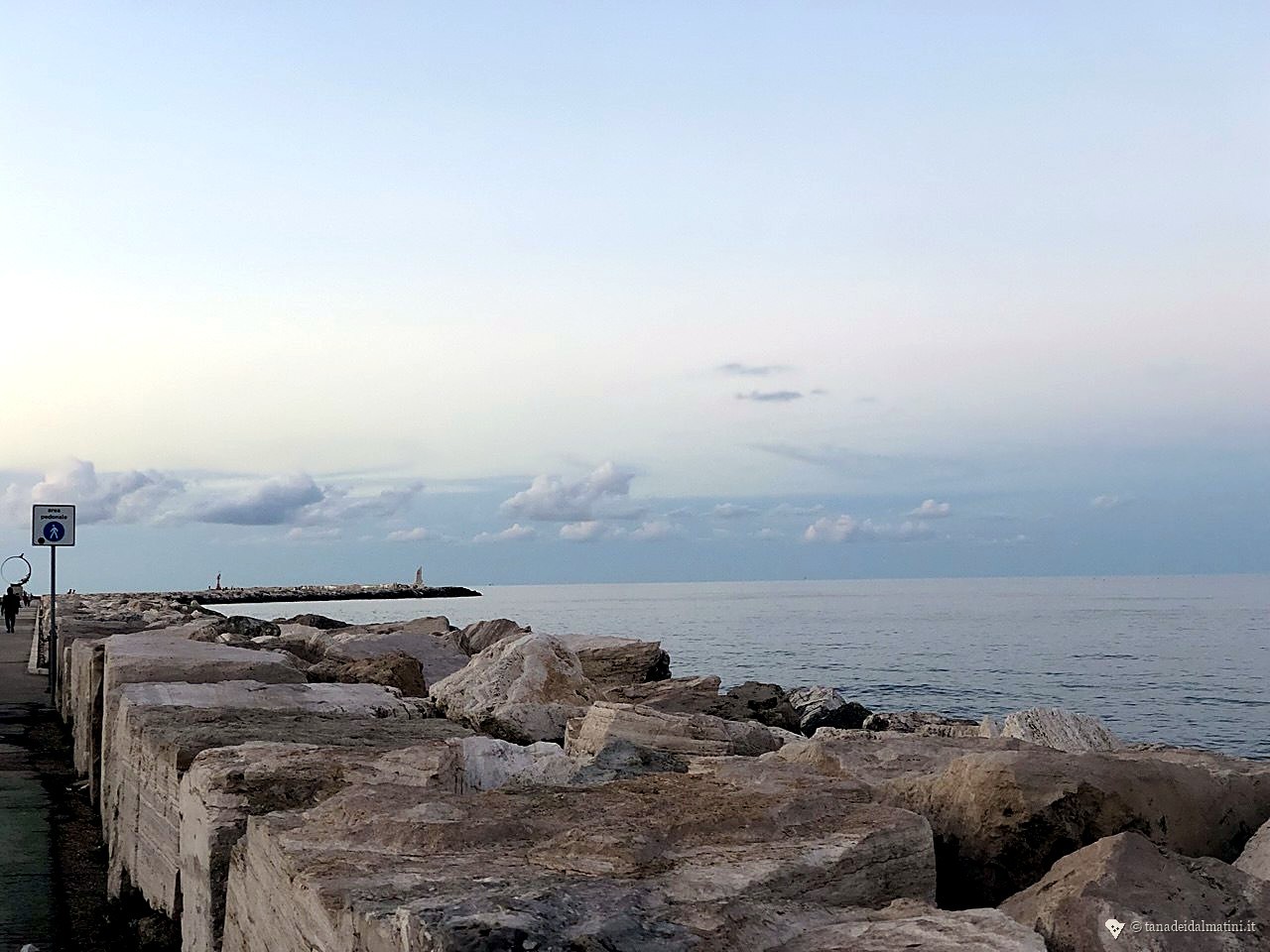 Wide panorama orizzonte mare adriatico